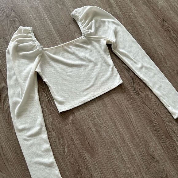 Puff Sleeve Crop Top - Picture 3 of 8